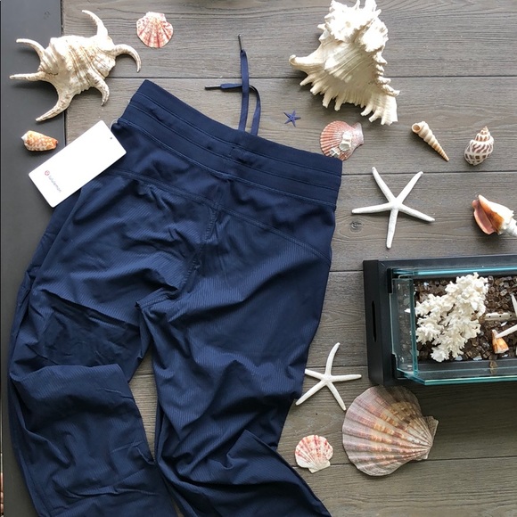 🌴🌼LULULEMON- DANCE STUDIO PANTS🌼🌴 - Picture 7 of 8